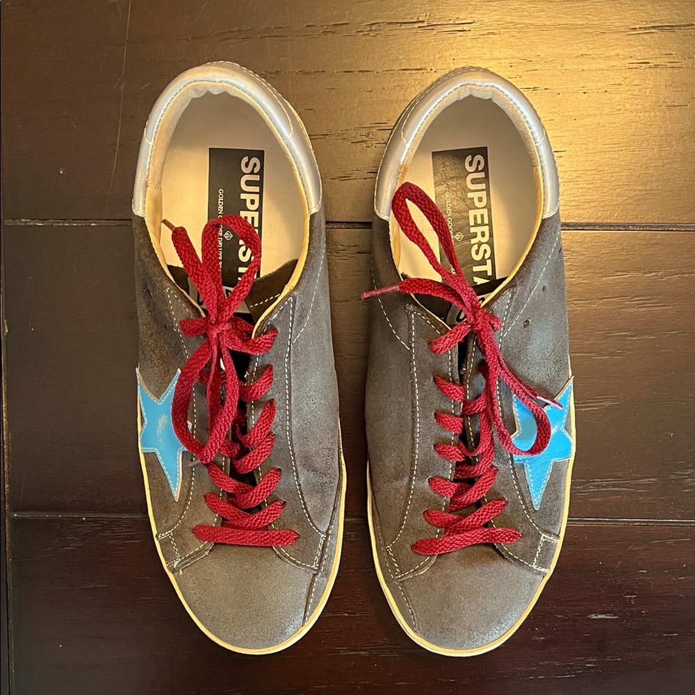 Golden Goose Gray Sneakers with Blue Star and Red Laces - Picture 6 of 6